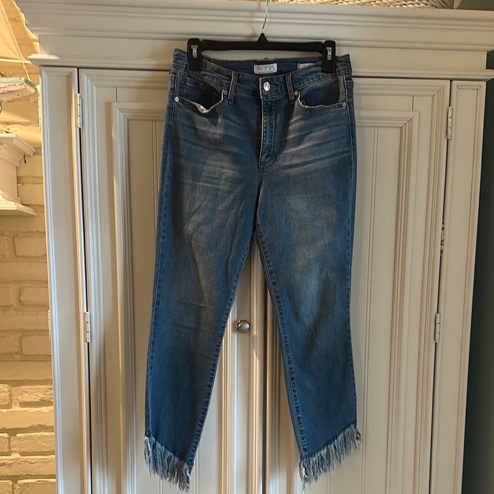 Sofia by Sofia Vergara Blue Ankle Cropped Jeans with Frayed Hem